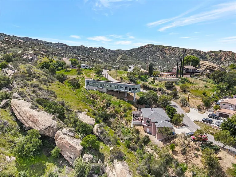 990 Alta Vista Rd — Photo 42