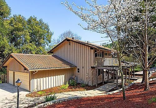 2nd image of 24 Sleepy Hollow Ln