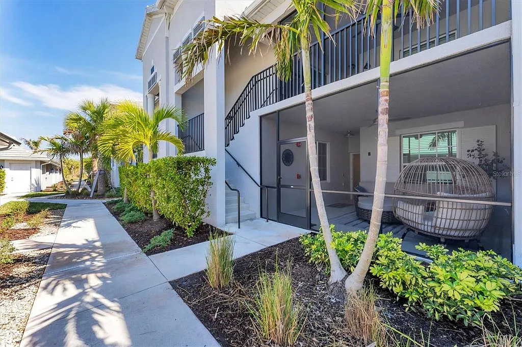 2 bed, 2.0 bath, 1366 sqft, $6,500 — Photo 2