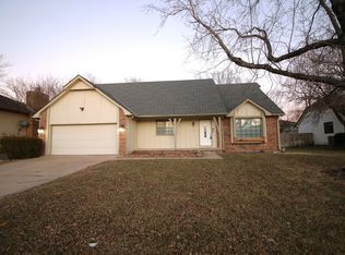 2440 N Bromfield Cir, Wichita, KS 67226