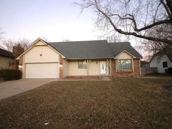 2440 N Bromfield Cir, Wichita, KS 67226