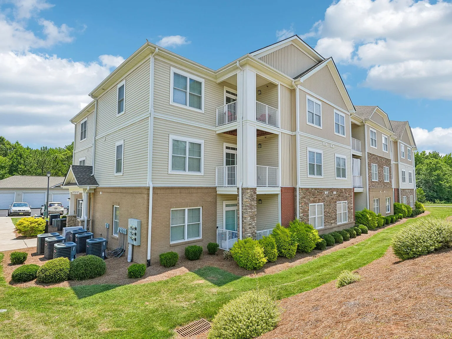 McDowell Creek Court — Photo 3