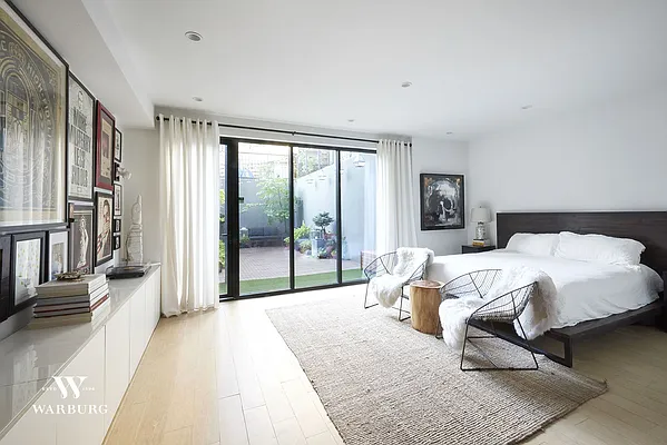 Sold by Warburg | media 16