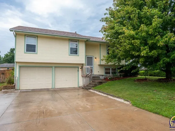 210 Park Dr, Auburn, KS 66402
