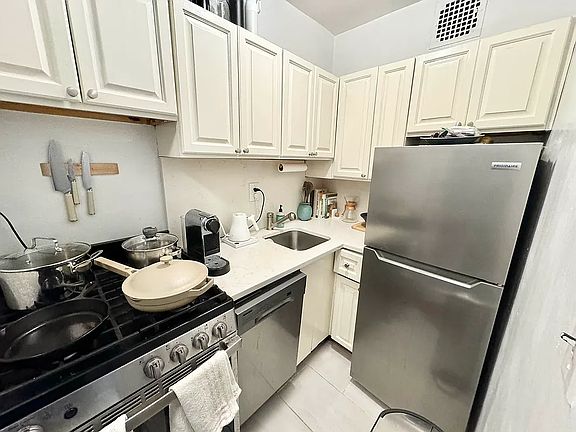 3rd image of 135 Charles St APT The