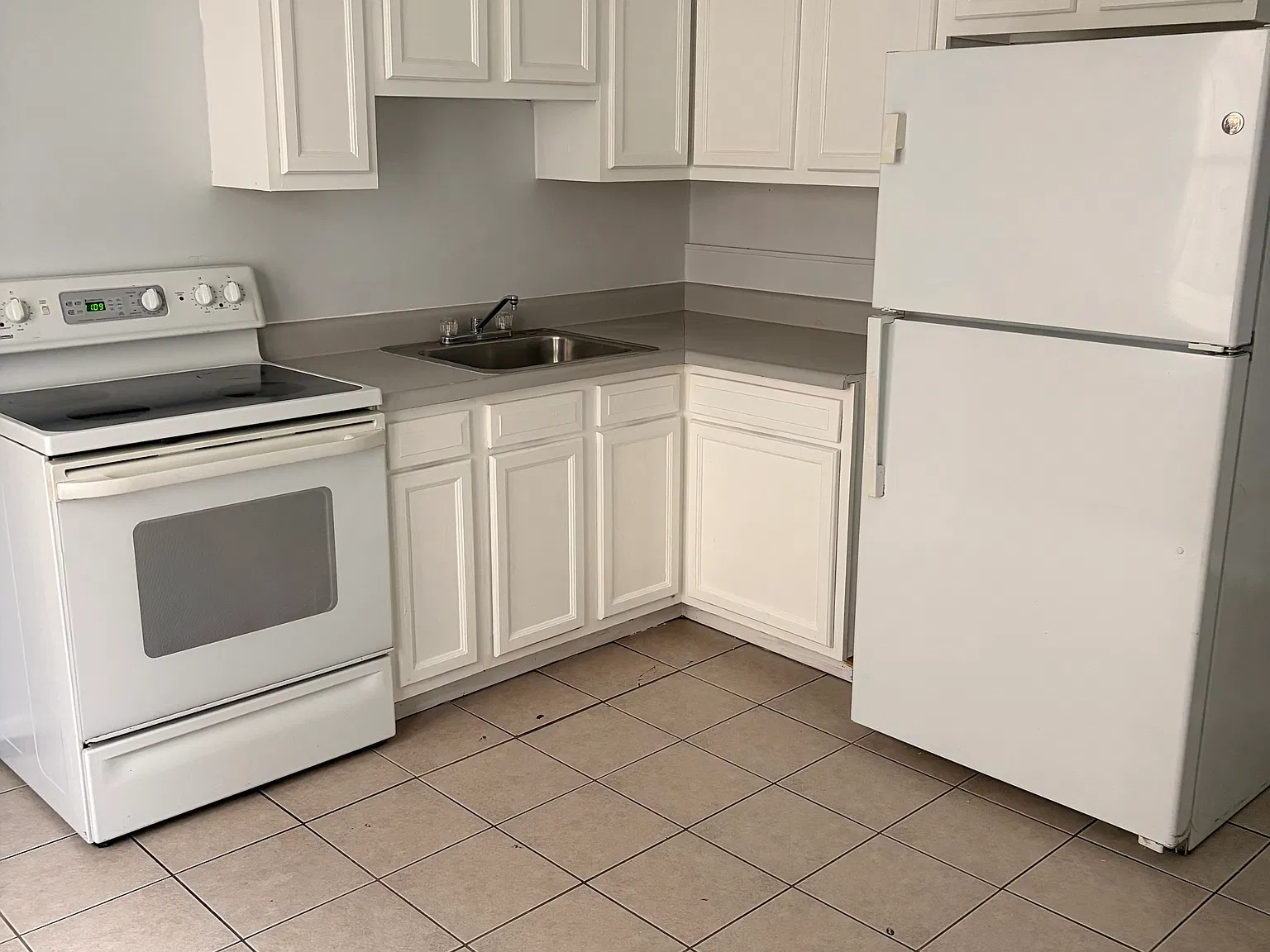 3 bed, 1000 sqft, $1,400 — Photo 1