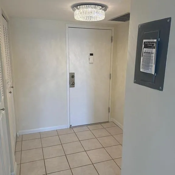 925 N Halifax Ave — Photo 9