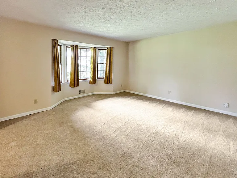 2491 Annandale Dr — Photo 17