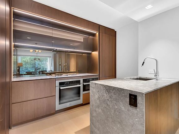 2nd image of 175 Chrystie St #5E