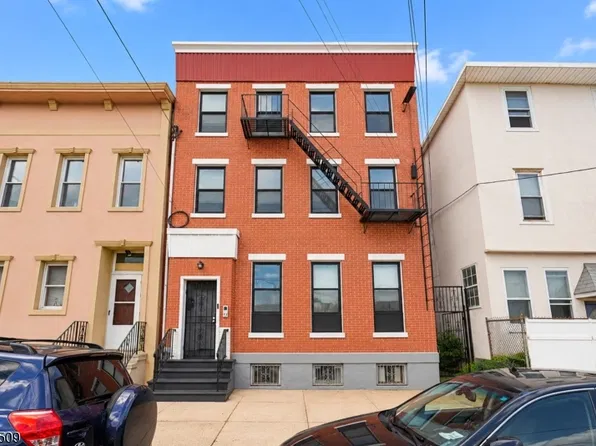 11 Cottage St, Newark City, NJ 07102