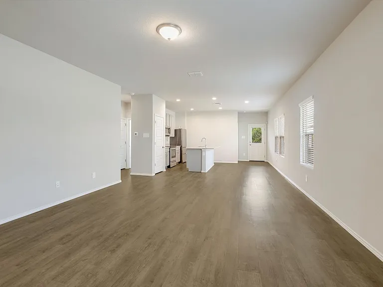3023 Laguna Clfs — Photo 6