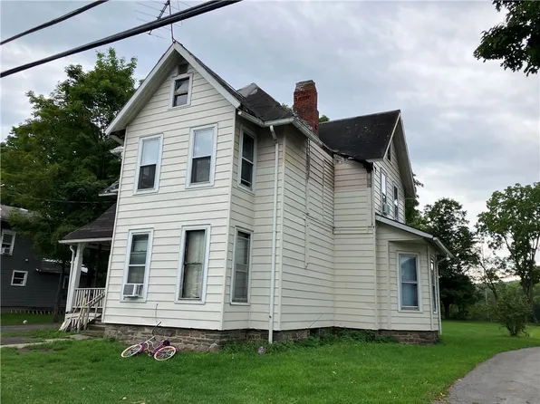 42 Union St, Dundee, NY 14837