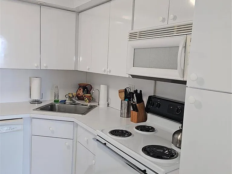 2750 NE 183rd St #1101 — Photo 5