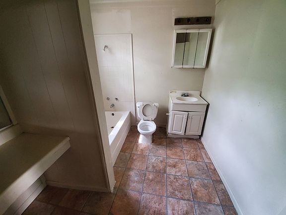 5th image of 3266 Wagner St