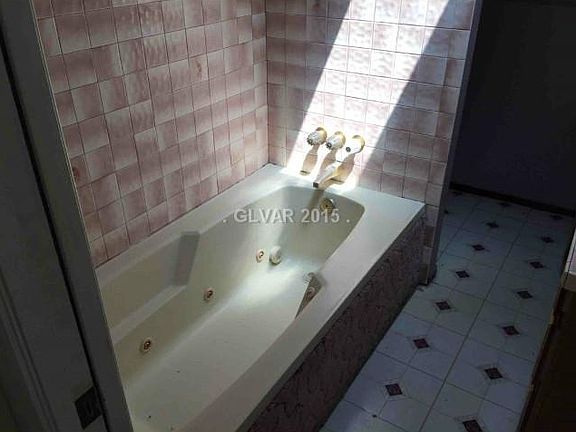 5th image of 4609 Cinderella Ln
