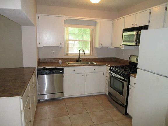 5th image of 510 Surrey St