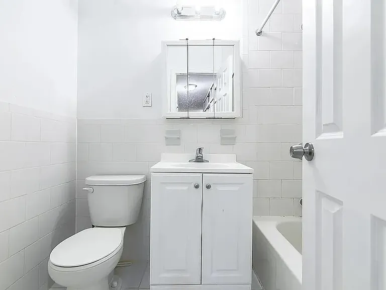 420 E 102nd St #1M — Photo 2