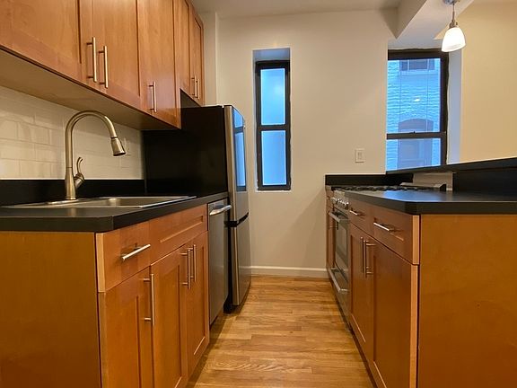 2nd image of 220 E 78th St APT 15