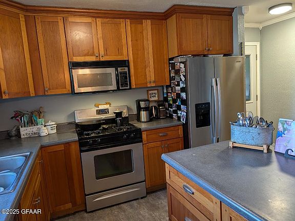 3rd image of 372 W Renville St