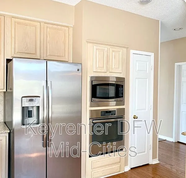 8702 Saddlehorn Dr — Photo 13