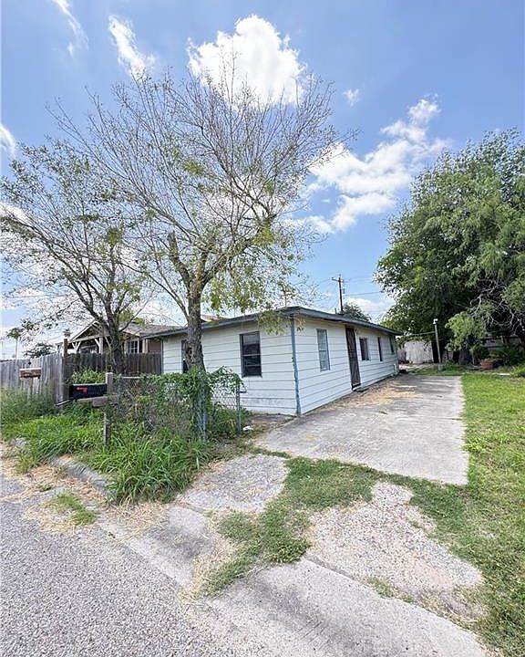 1st image of 404 E Esplanada St