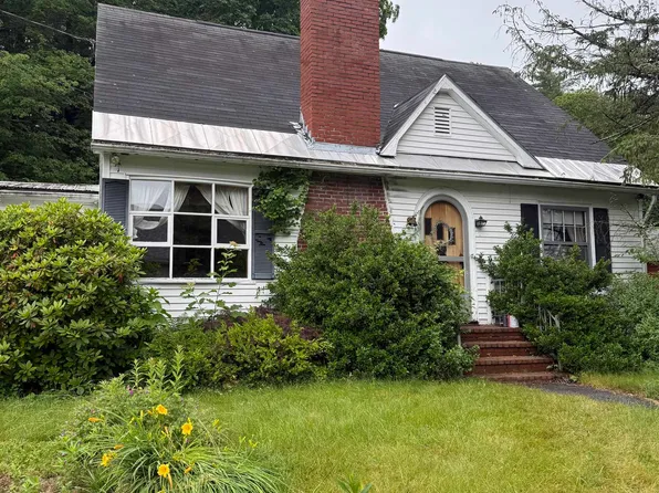 5 Moulton Street, Raymond, NH 03077