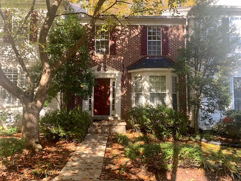 2611 Little Vista Ter