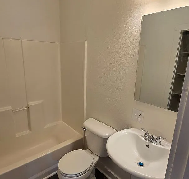 1216 E Pierce St — Photo 12