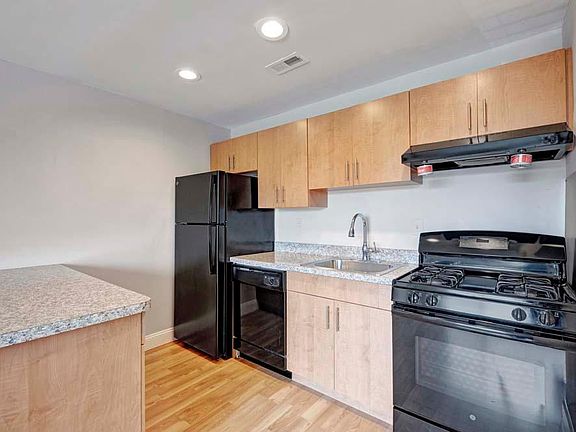 3rd image of 5401 Claymont Dr #302