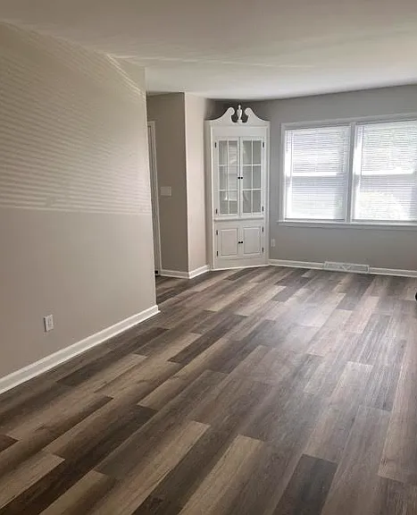 907 Dixiana Dr — Photo 4