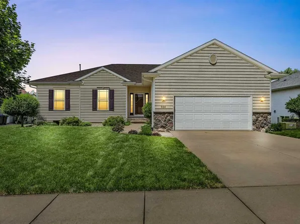 960 Hampshire Dr, Marion, IA 52302