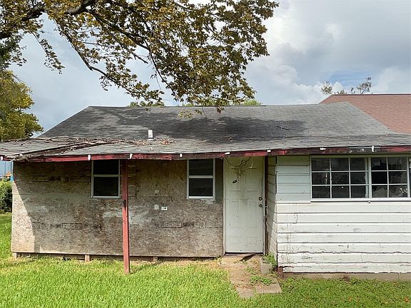 4th image of 213 E Bernard St