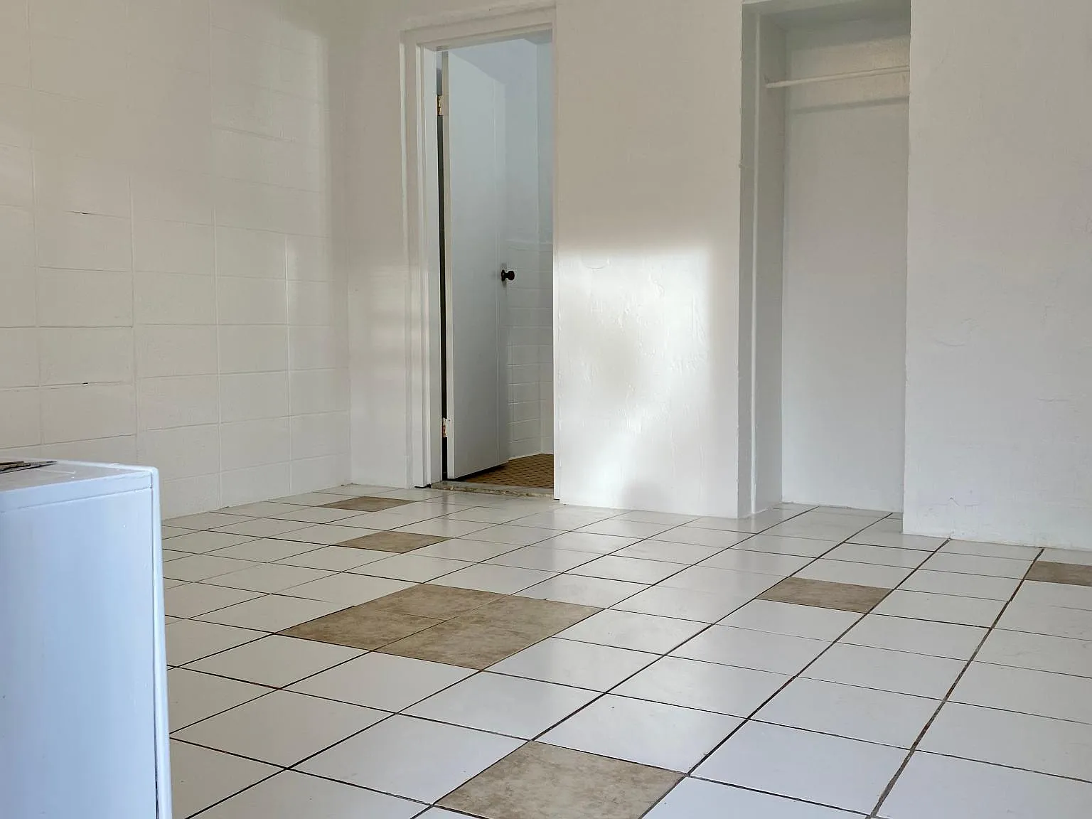 25 Woodlawn Ave — Photo 3