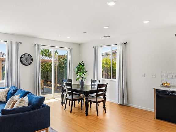 4th image of 6 Campania Cir