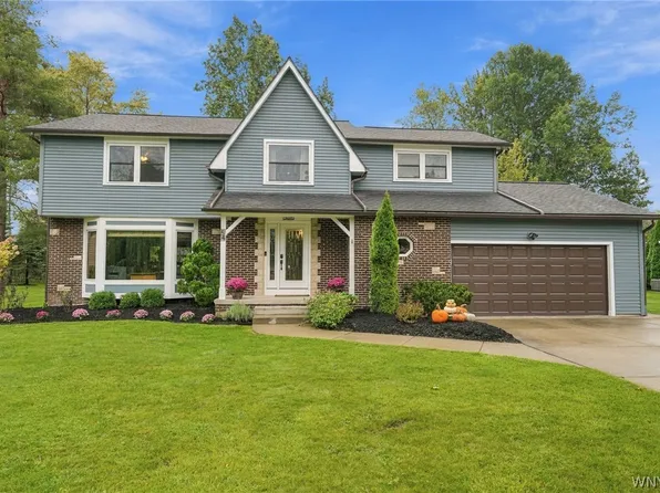 54 Waxwing Ln, East Amherst, NY 14051