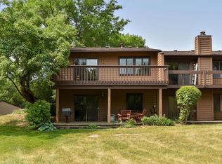 442 W Eagle Lake Dr, Maple Grove, MN 55369