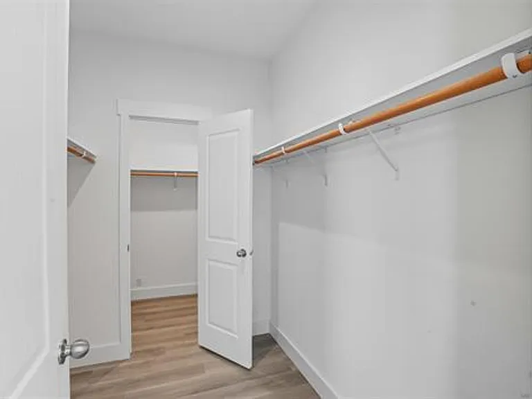 2080 Curtis Dr — Photo 11