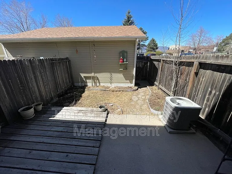 8089 Lexington Park Dr — Photo 12