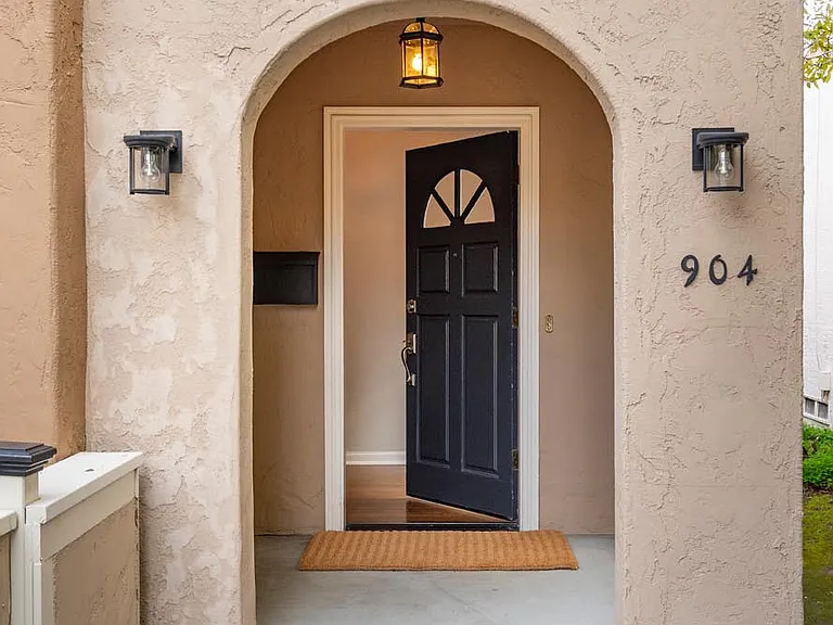 904 Paloma Ave — Photo 5