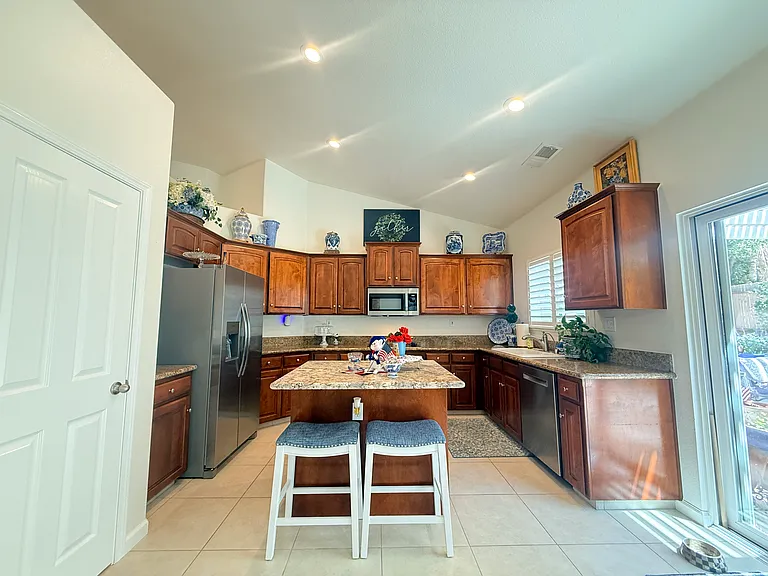 1140 E Sawgrass Ave — Photo 9
