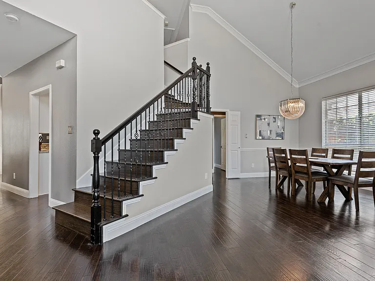 3912 Newhall Dr — Photo 4