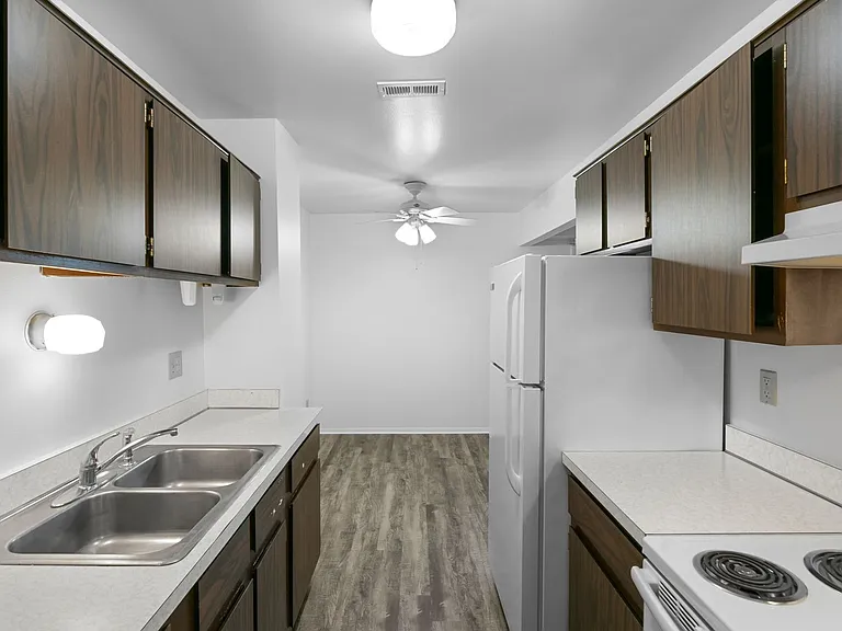 220 Park St — Photo 4