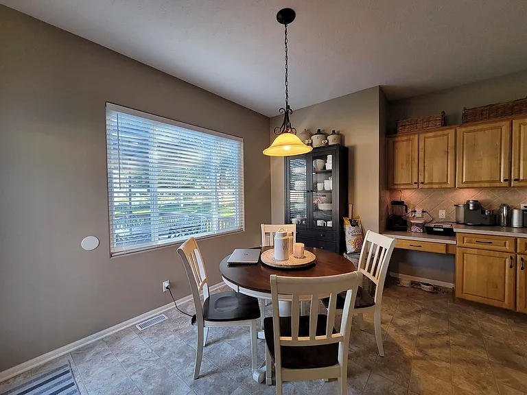 18610 L Cir — Photo 7