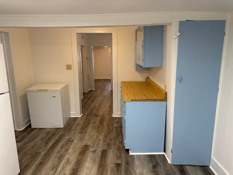 1090 King Edward Ave SE — Photo 6