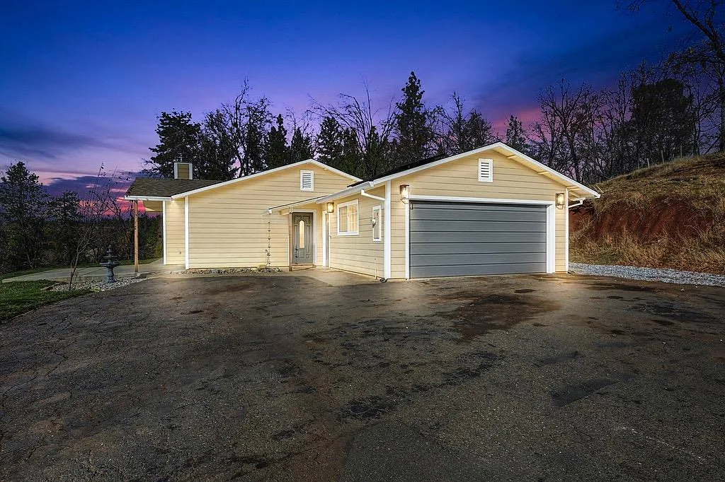 4574 Park Hill Dr photo 1