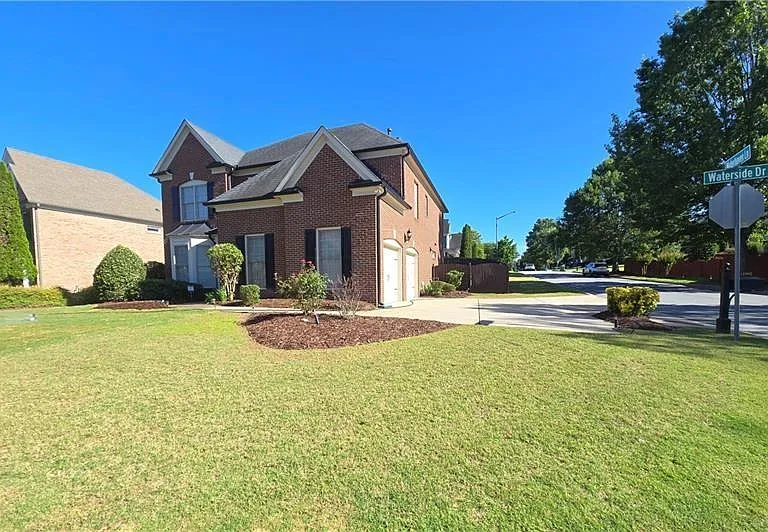 12592 Waterside Dr — Photo 2