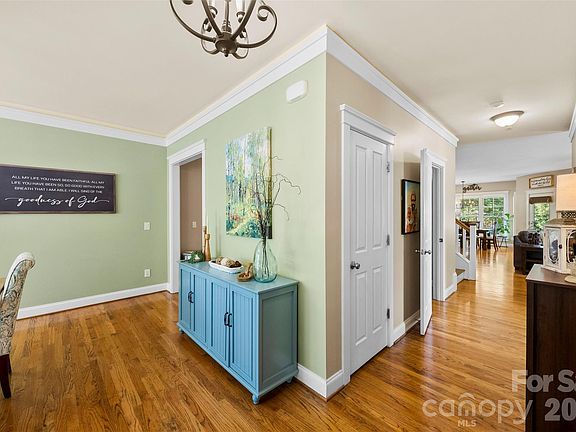 4th image of 606 Andover Ln
