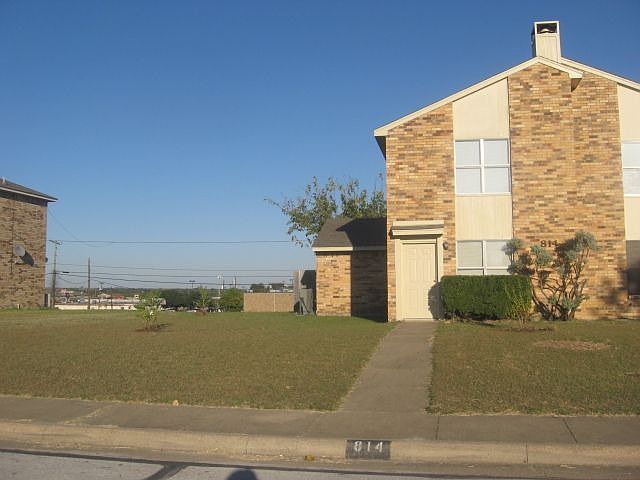 1st image of 814 Red Bud Dr