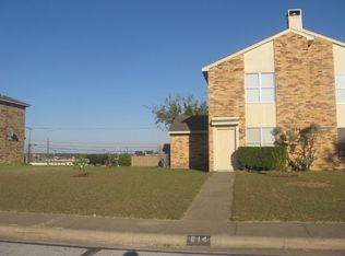 814 Red Bud Dr, Desoto, TX 75115