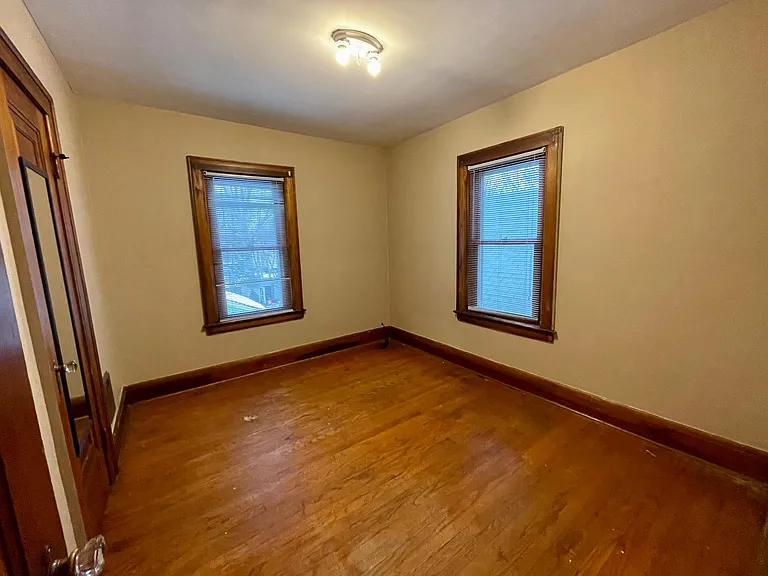 714 Schuyler St — Photo 10
